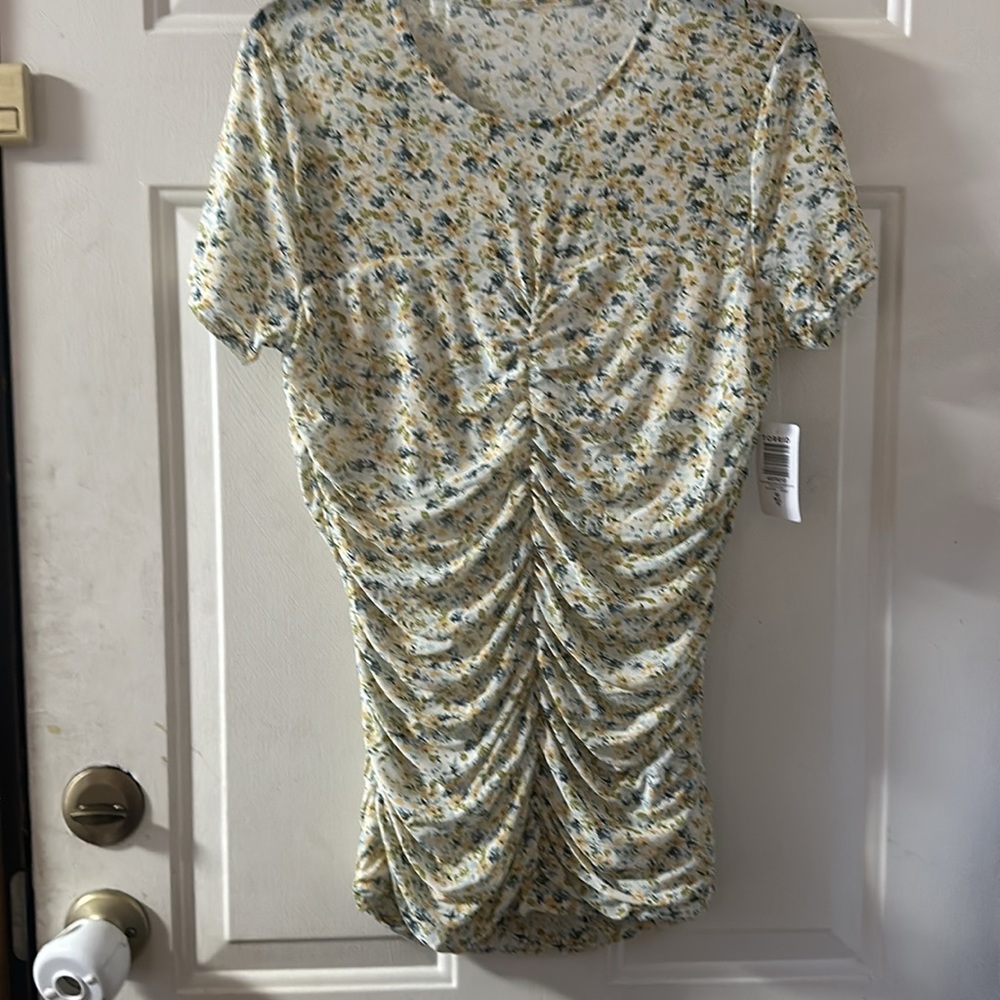 TORRID Stretch Mesh Crew Neck Ruched Top: DITSY FLORAL: NEW WITH TAGS: 00 (M/L)